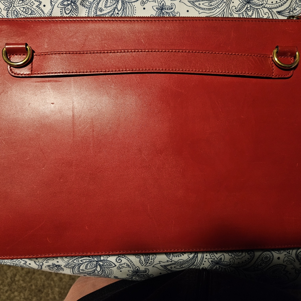 Red Gucci GG Clutch with Diamond Design And Crossbody Strap - Picture 4 of 9